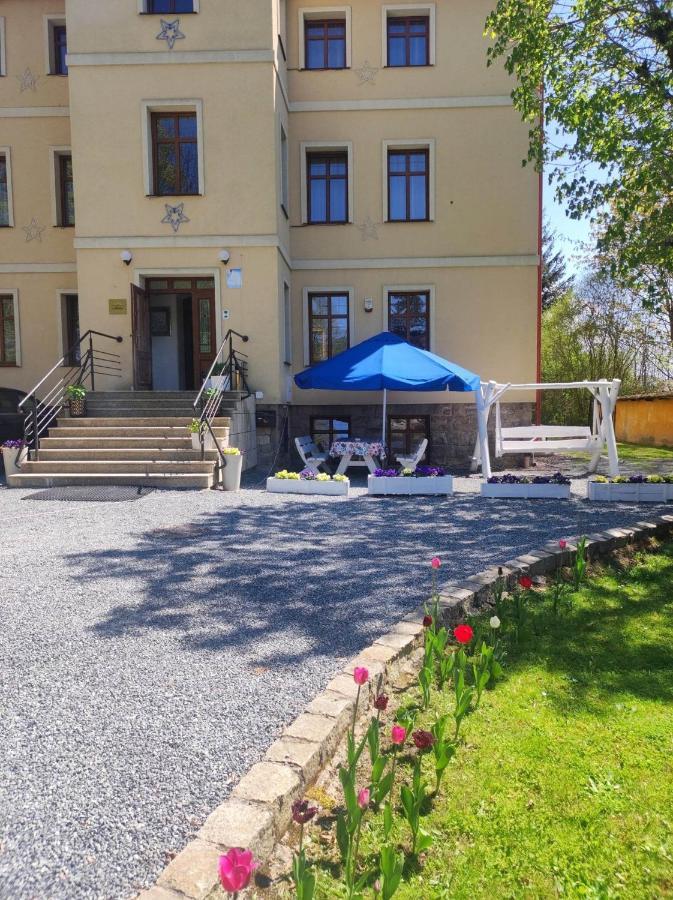 Willa Pod Gwiazdami & Spa Kudowa Zdroj Luaran gambar