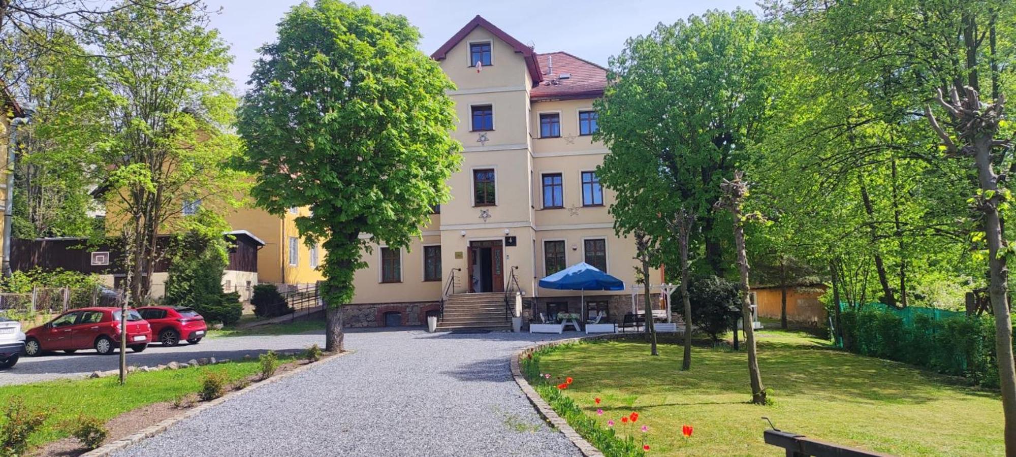Willa Pod Gwiazdami & Spa Kudowa Zdroj Luaran gambar