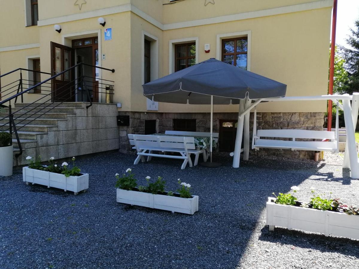 Willa Pod Gwiazdami & Spa Kudowa Zdroj Luaran gambar